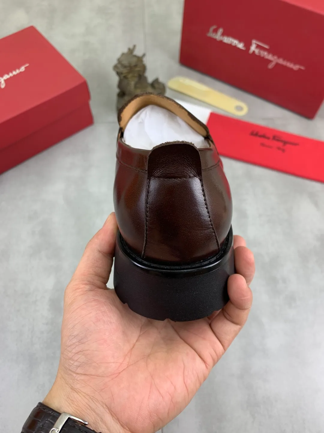 Men's Men's Shoes 💰P480💰[New Style] Water-dyed Niuli 🆘[Salvatore Ferragamo] Ferragamo's latest casual business leather shoes for men! Listed simultaneously! The fabric is made of specially imported original calfskin, and the interior is made of imported water-dyed cowhide. It is absolutely luxurious and leads the fashion trend. Matching code: 38-44 (45 and 46 can be customized) Multiple colors available